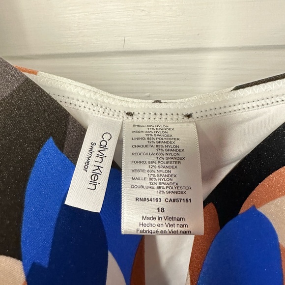 NWOT - Women’s Calvin Klein One Piece Swimsuit - Picture 4 of 8